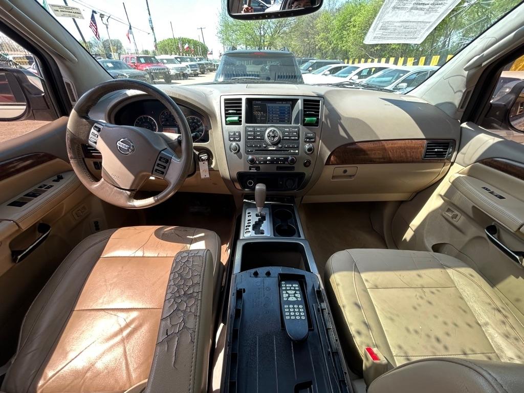 Nissan Armada  2011