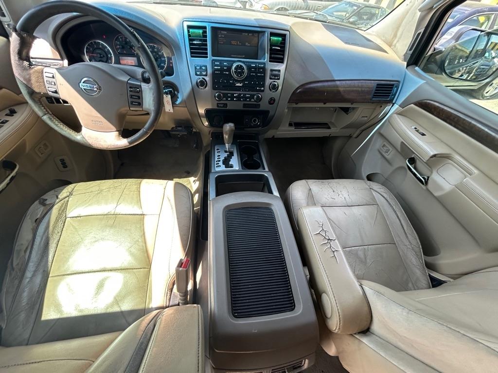 Nissan Armada  2011