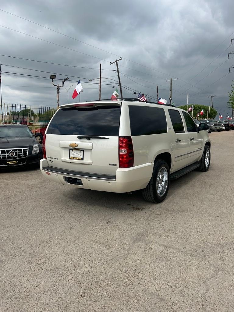 Chevrolet Suburban  2012