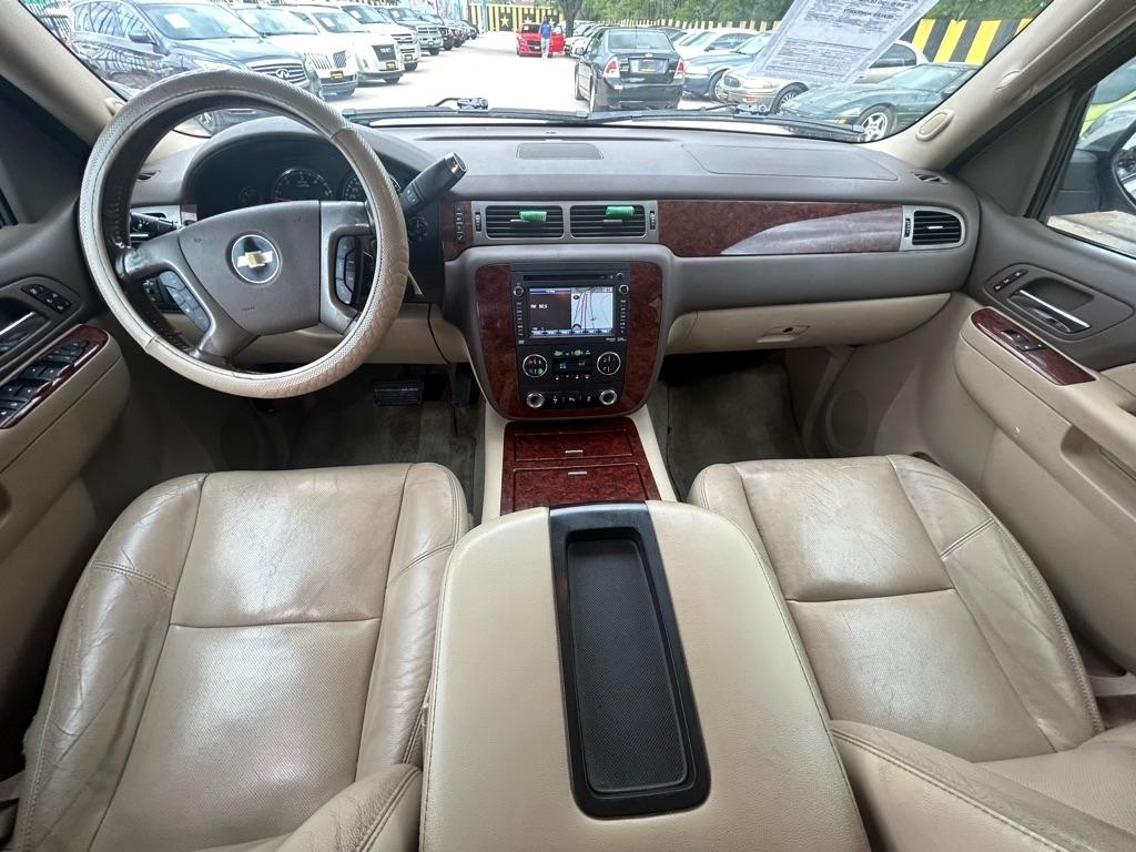 Chevrolet Suburban  2012