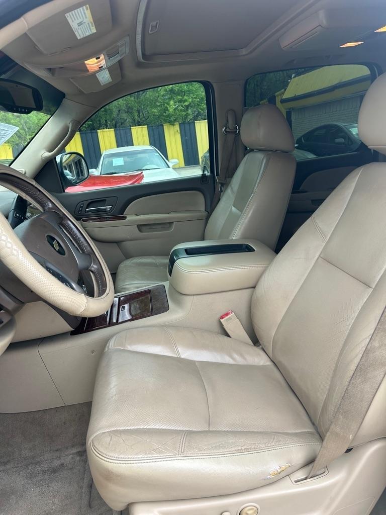 Chevrolet Suburban  2012