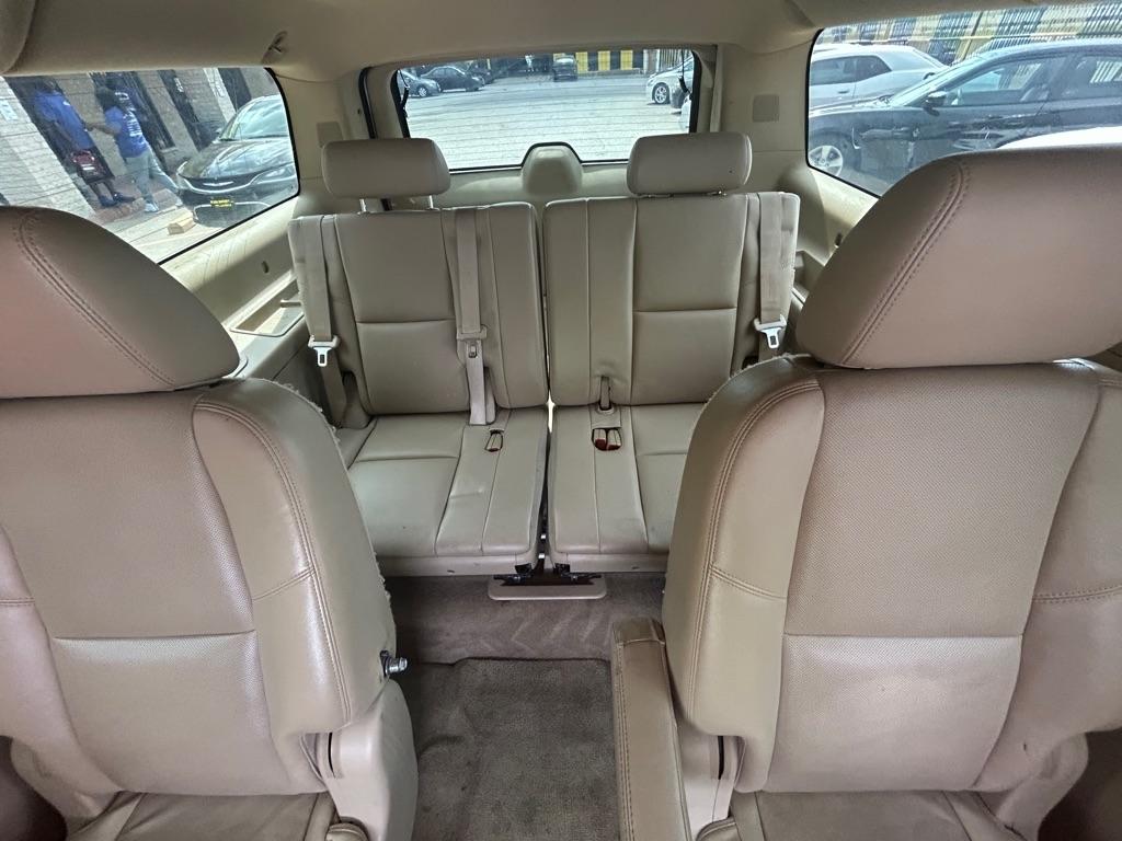 Chevrolet Suburban  2012