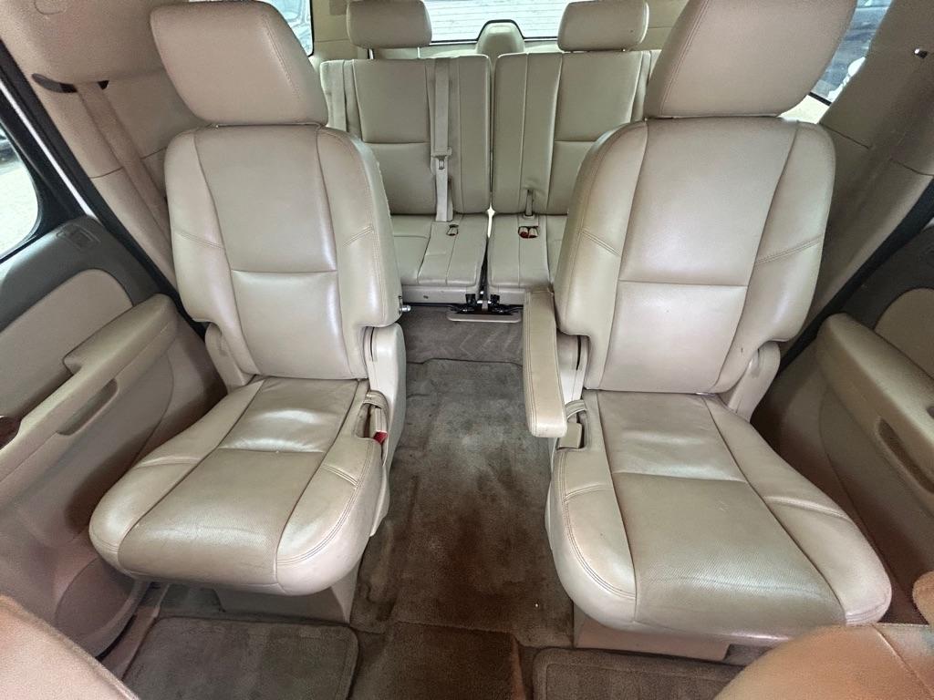 Chevrolet Suburban  2012