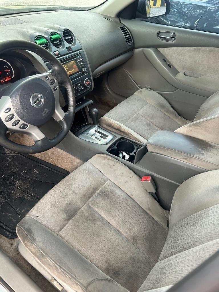 Nissan Altima  2012