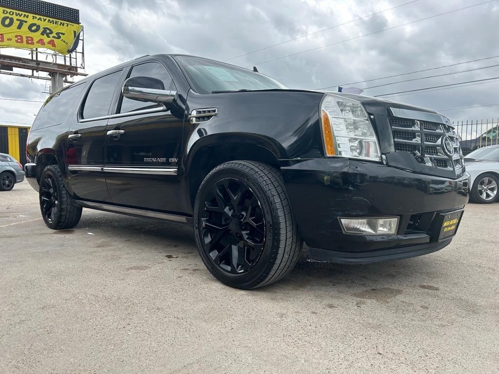 Cadillac Escalade  2011