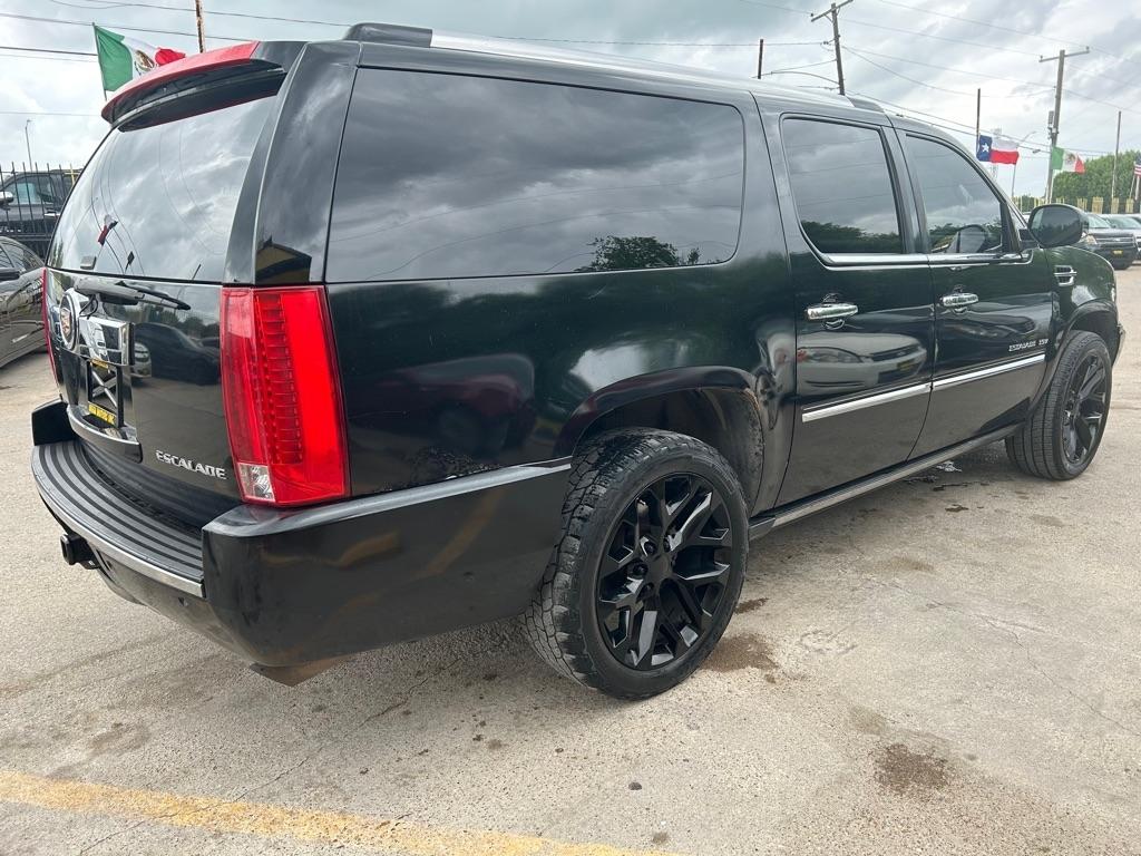 Cadillac Escalade  2011