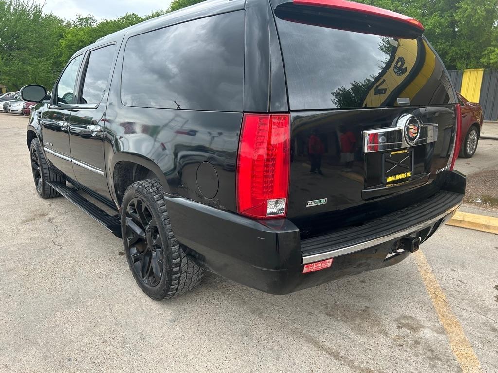 Cadillac Escalade  2011