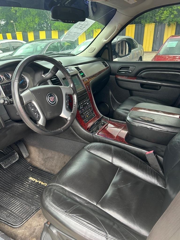 Cadillac Escalade  2011