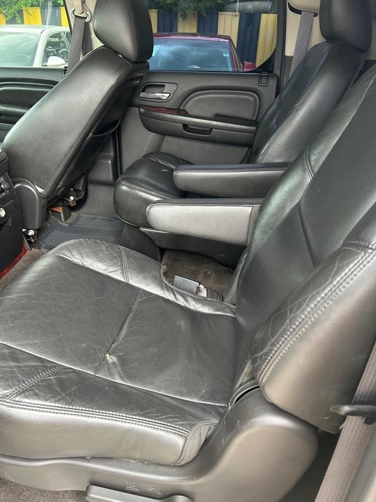 Cadillac Escalade  2011