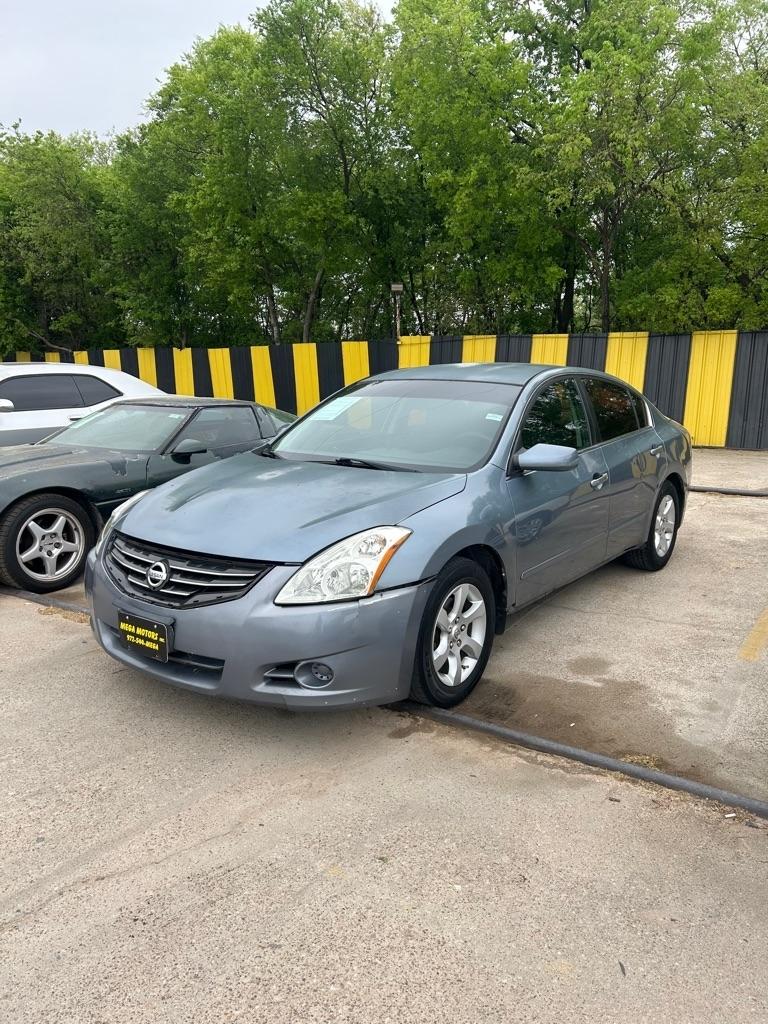 Nissan Altima  2010