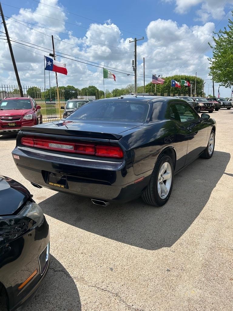 Dodge Challenger  2011