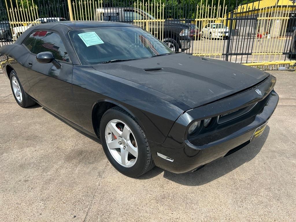 2010 Dodge Challenger SE's photo