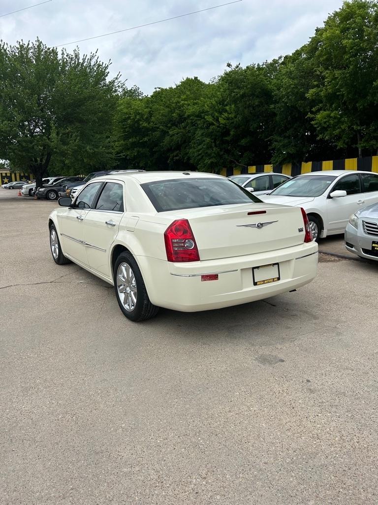 Chrysler 300  2010