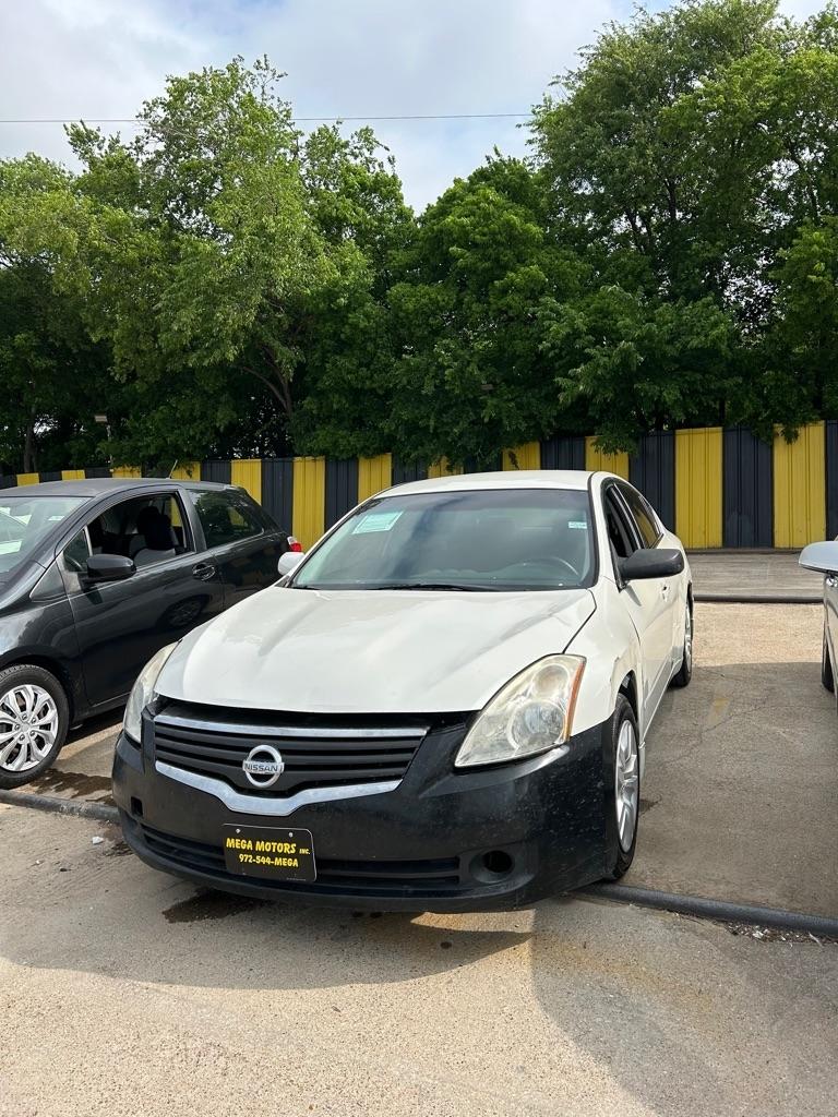 Nissan Altima  2010