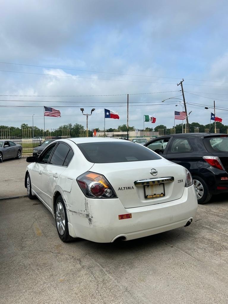 Nissan Altima  2010