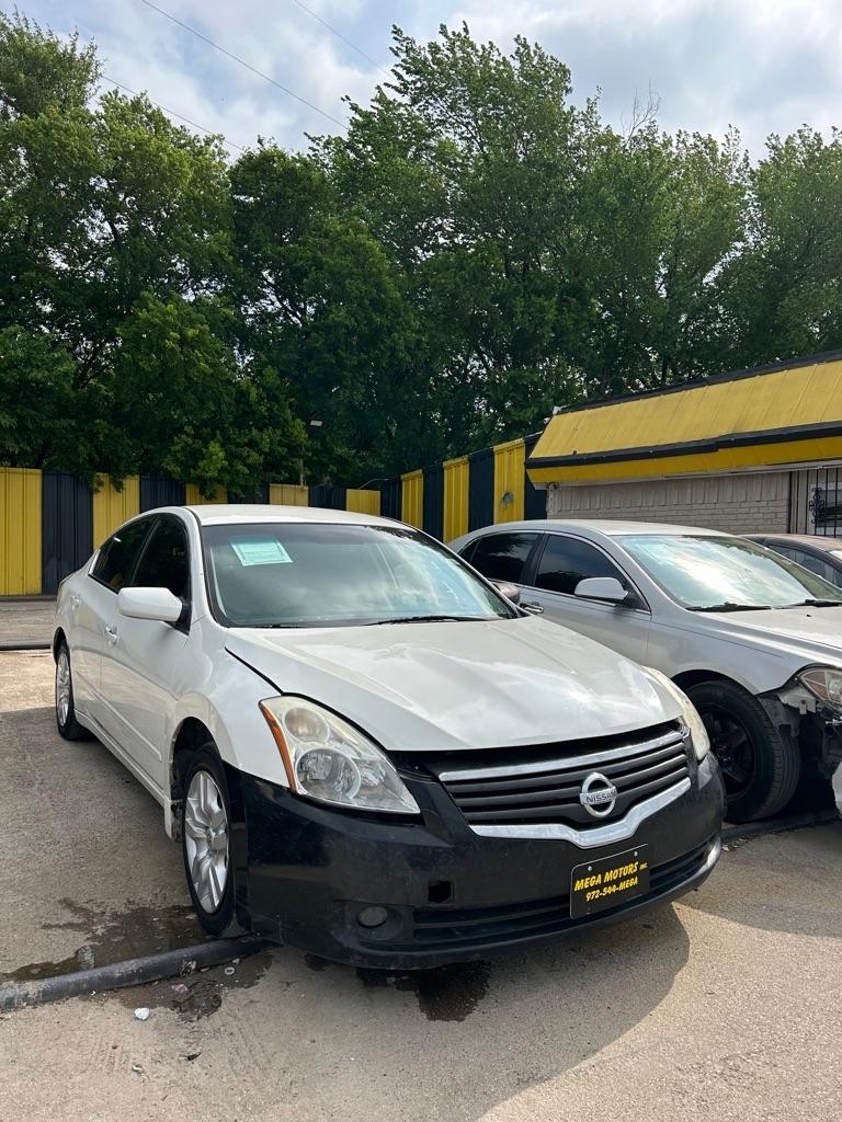 Nissan Altima  2010