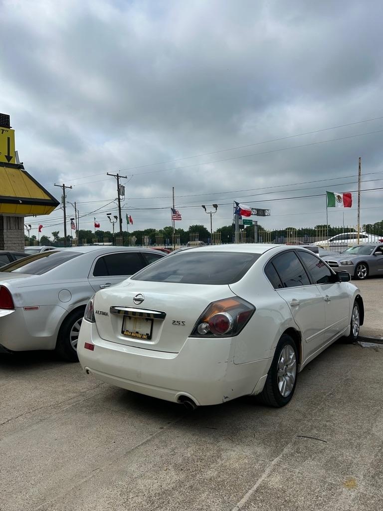 Nissan Altima  2010