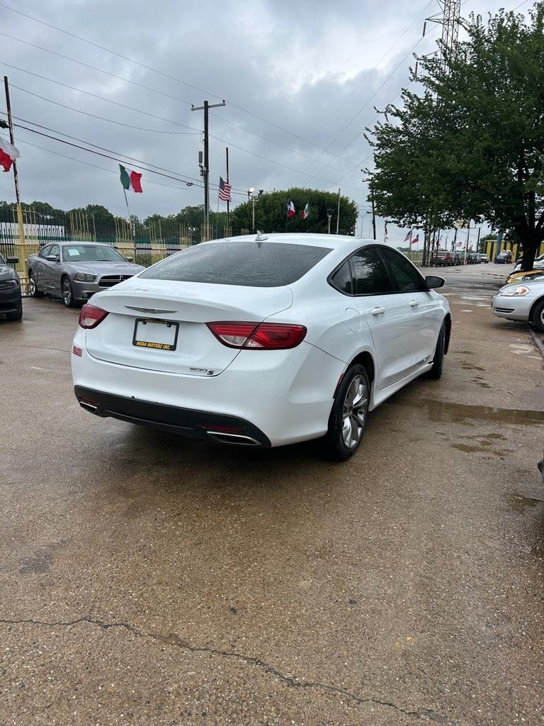 Chrysler 200  2016