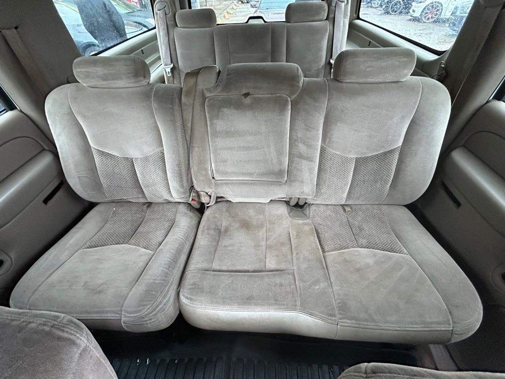 Chevrolet Suburban  2004