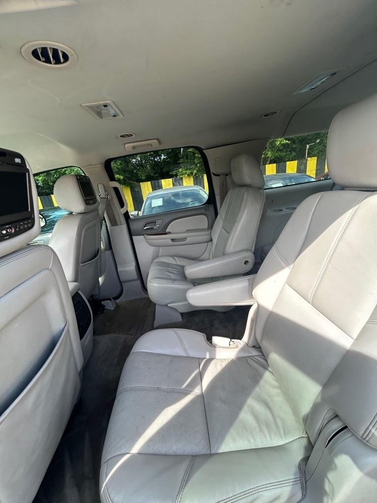 Chevrolet Suburban  2013