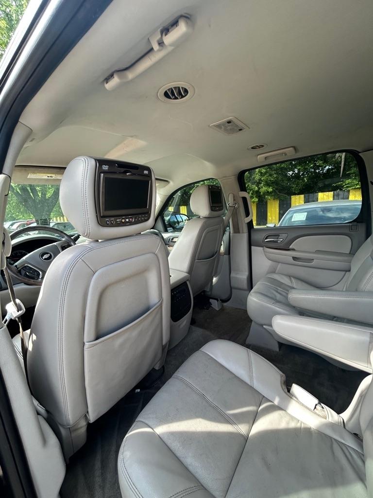 Chevrolet Suburban  2013