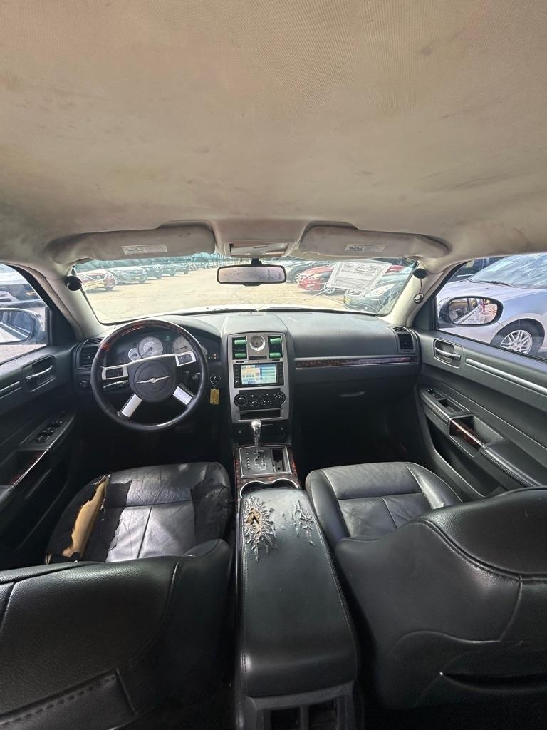Chrysler 300  2010