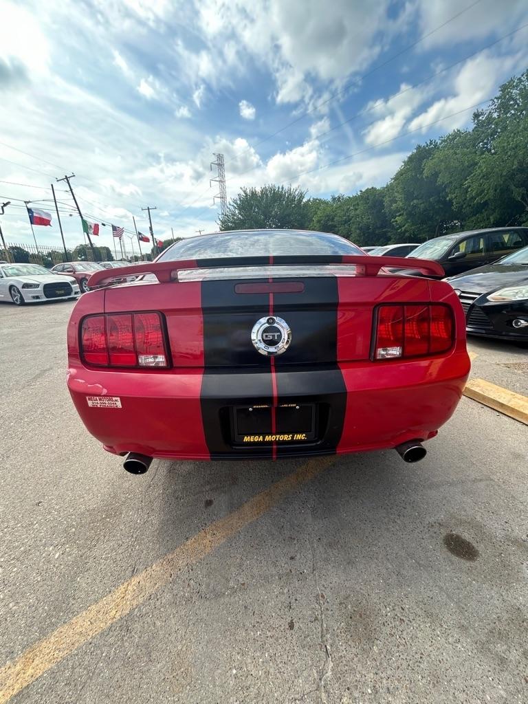 Ford Mustang  2005