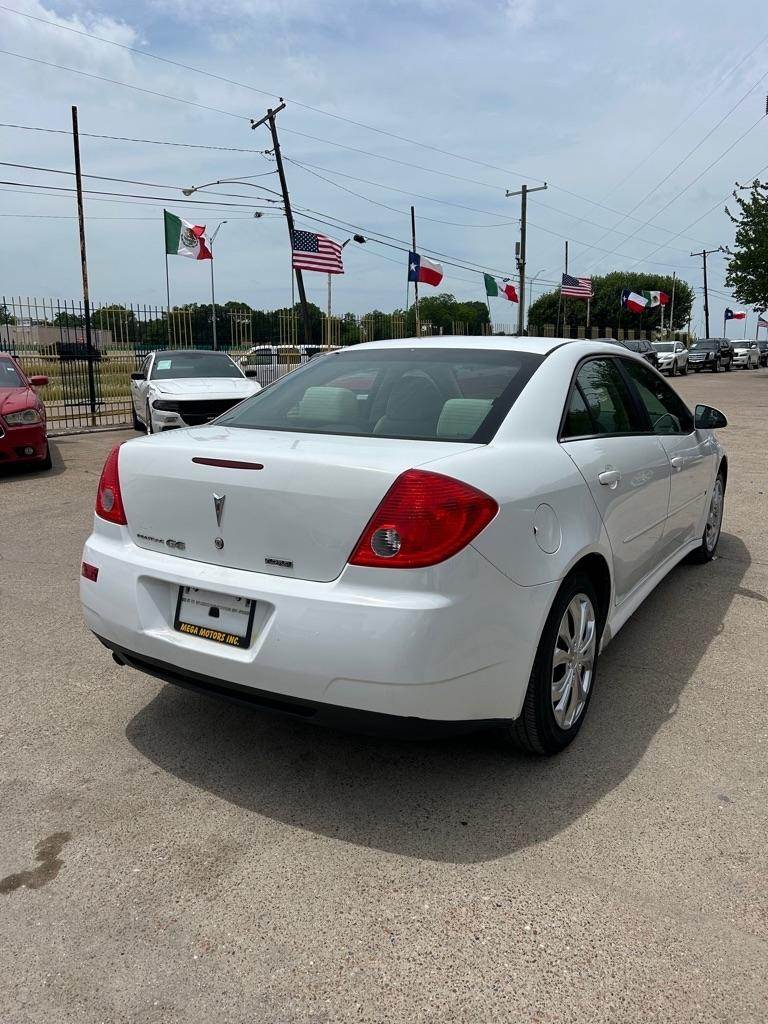 Pontiac G6  2010