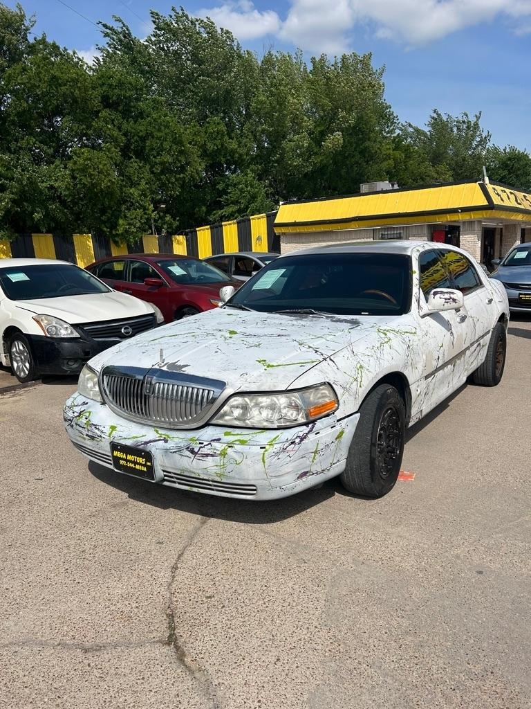Lincoln Town Car  2010