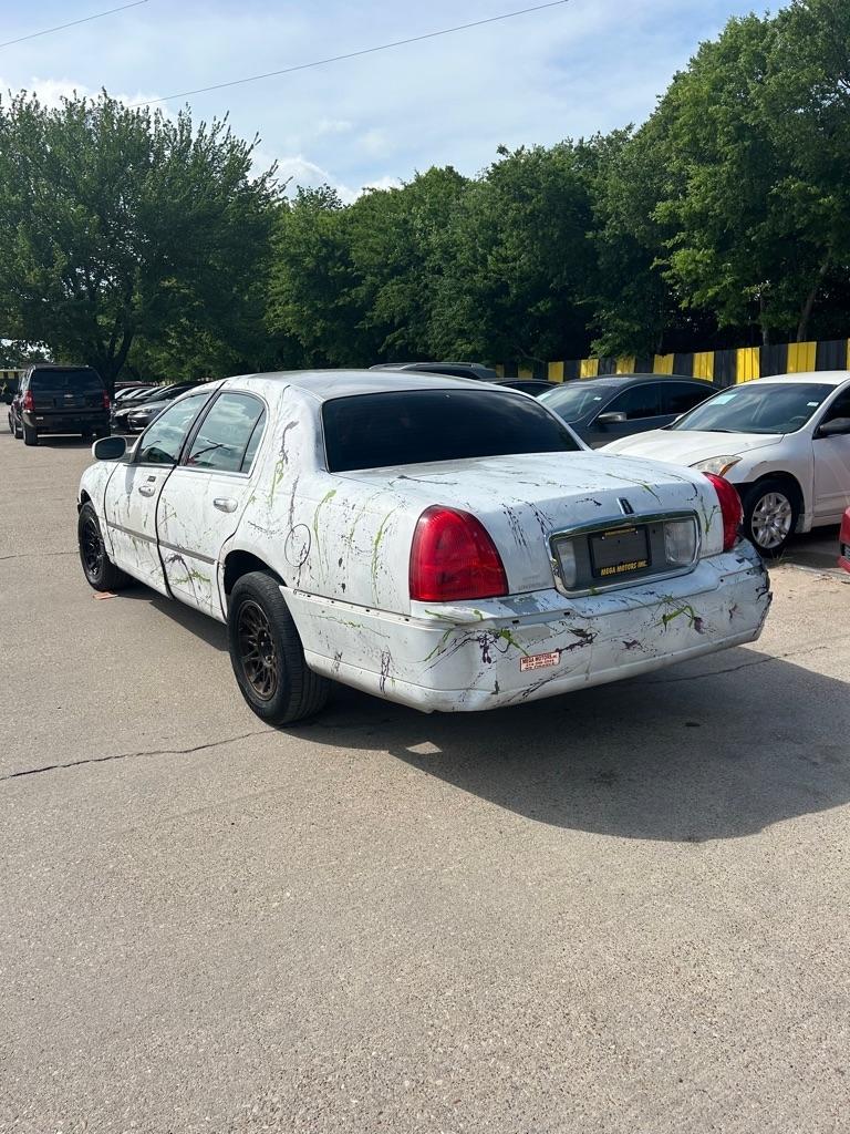 Lincoln Town Car  2010