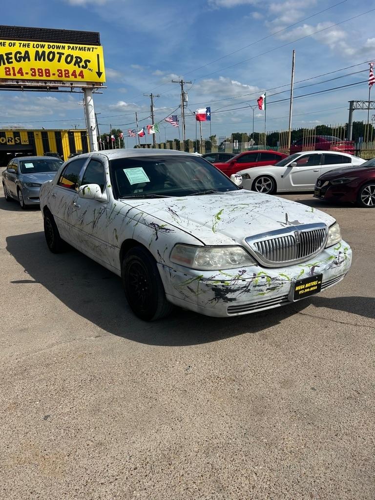 Lincoln Town Car  2010