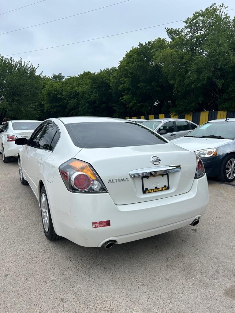 Nissan Altima  2012