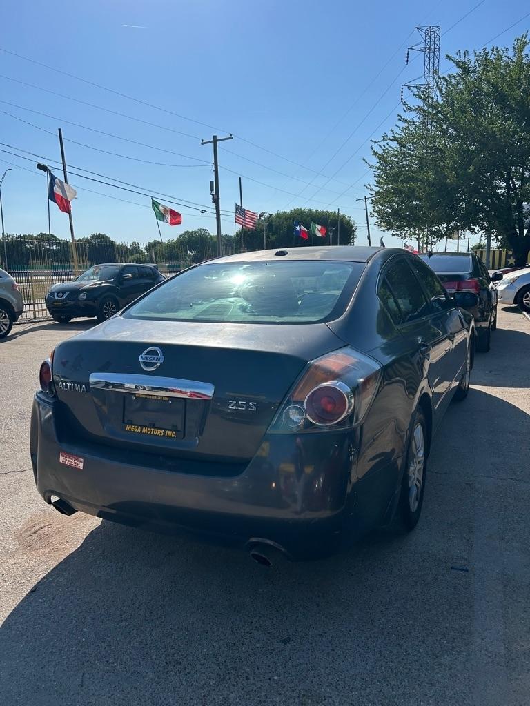 Nissan Altima  2012