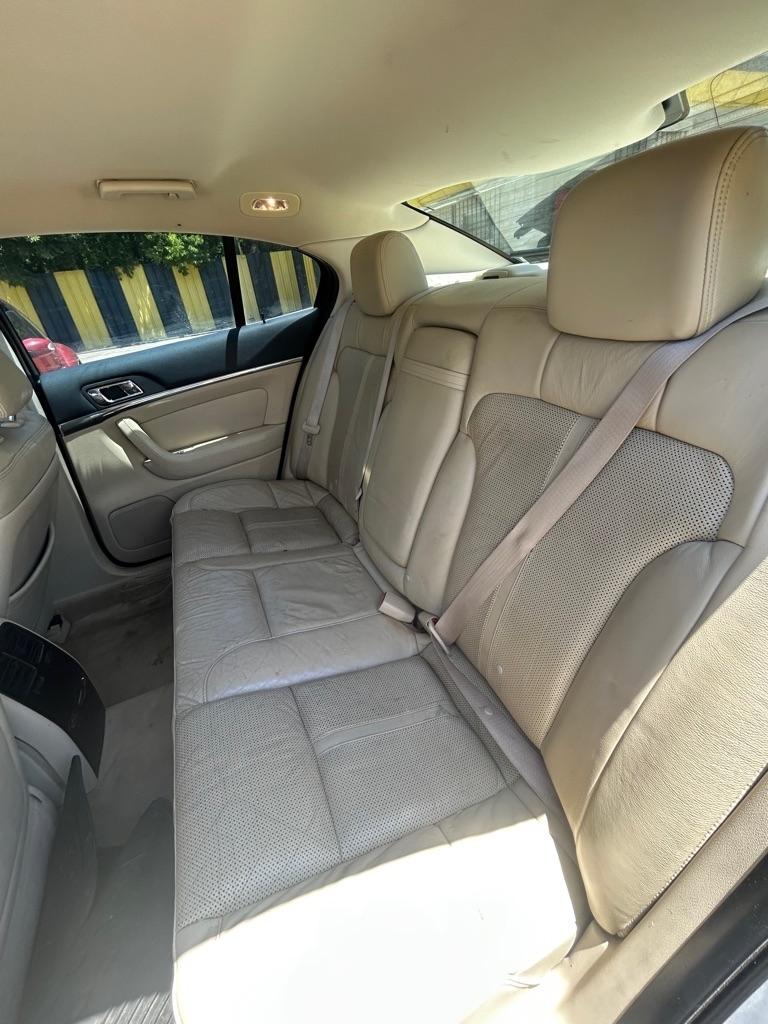 Lincoln MKS  2009