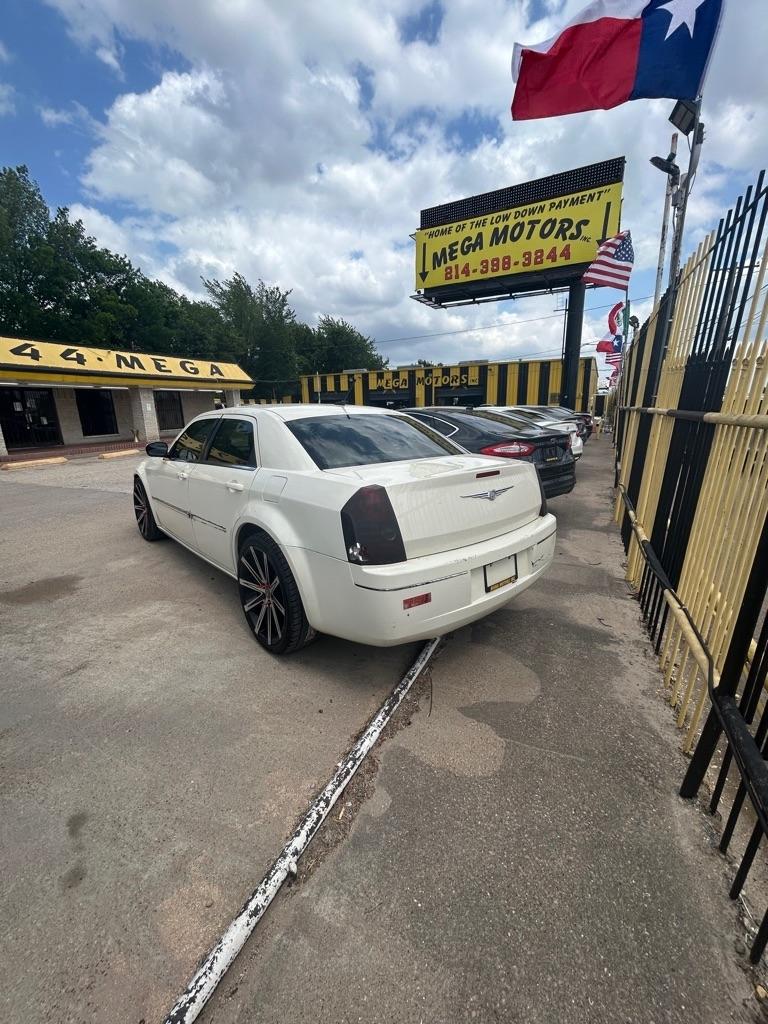 2008 Chrysler 300 Touring's photo