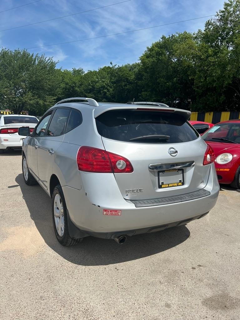 Nissan Rogue  2011