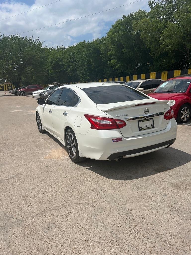 2016 Nissan Altima 2.5 SL's photo