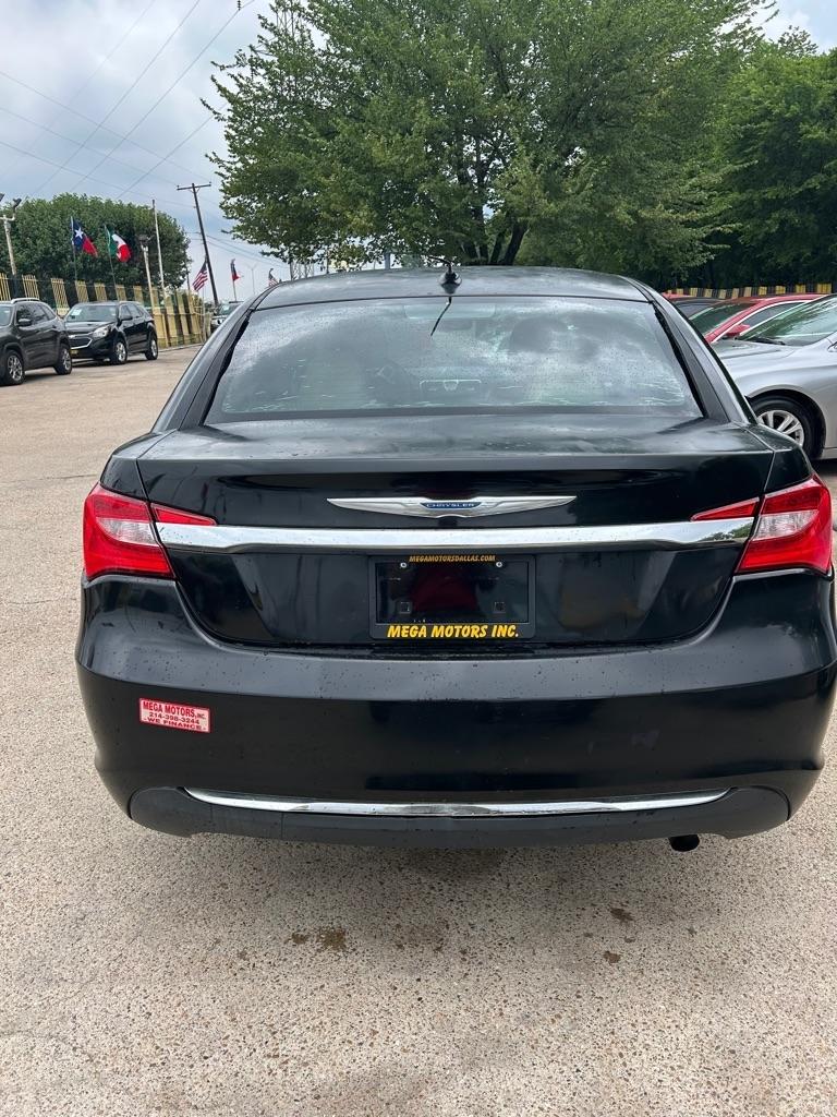 Chrysler 200  2012