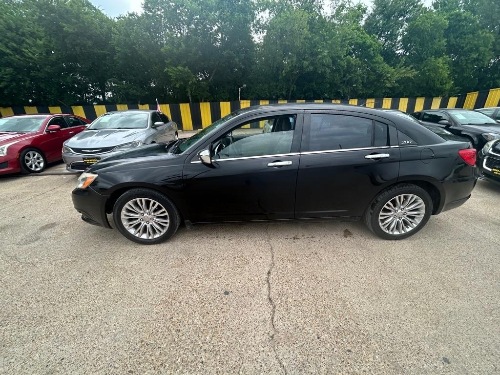 Chrysler 200  2012