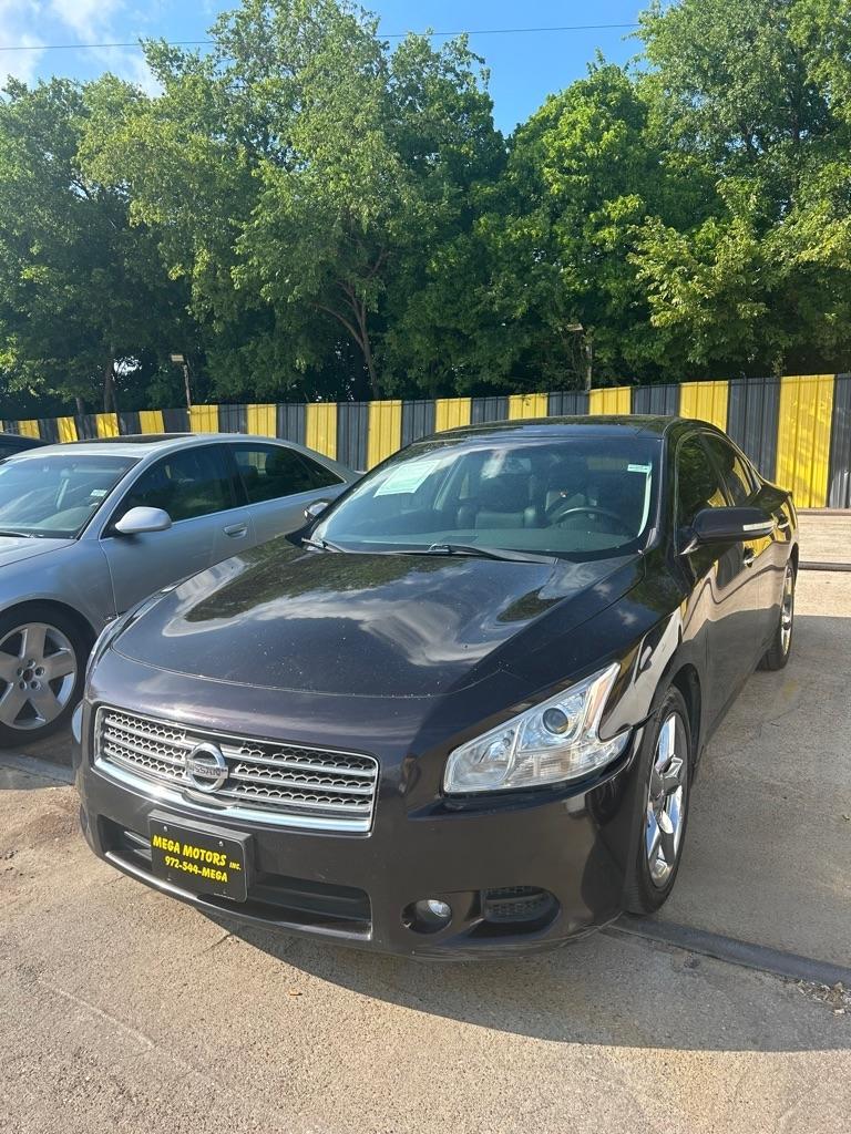 Nissan Maxima  2010
