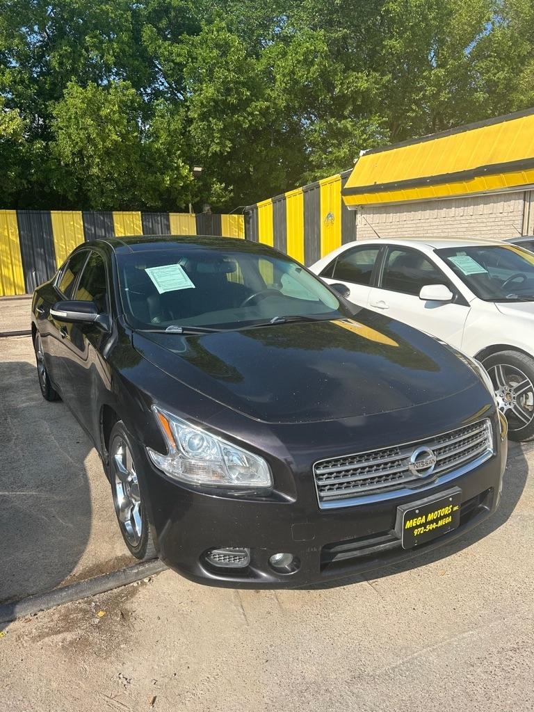 Nissan Maxima  2010
