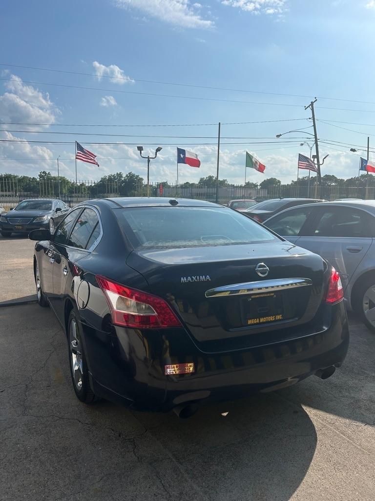 Nissan Maxima  2010