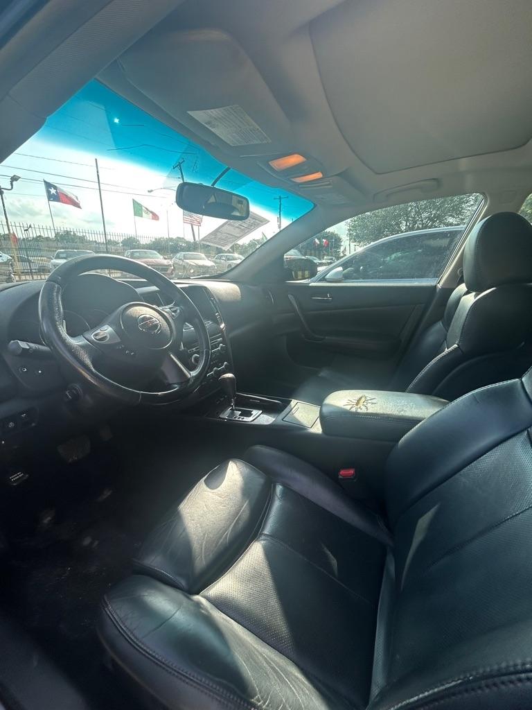 Nissan Maxima  2010