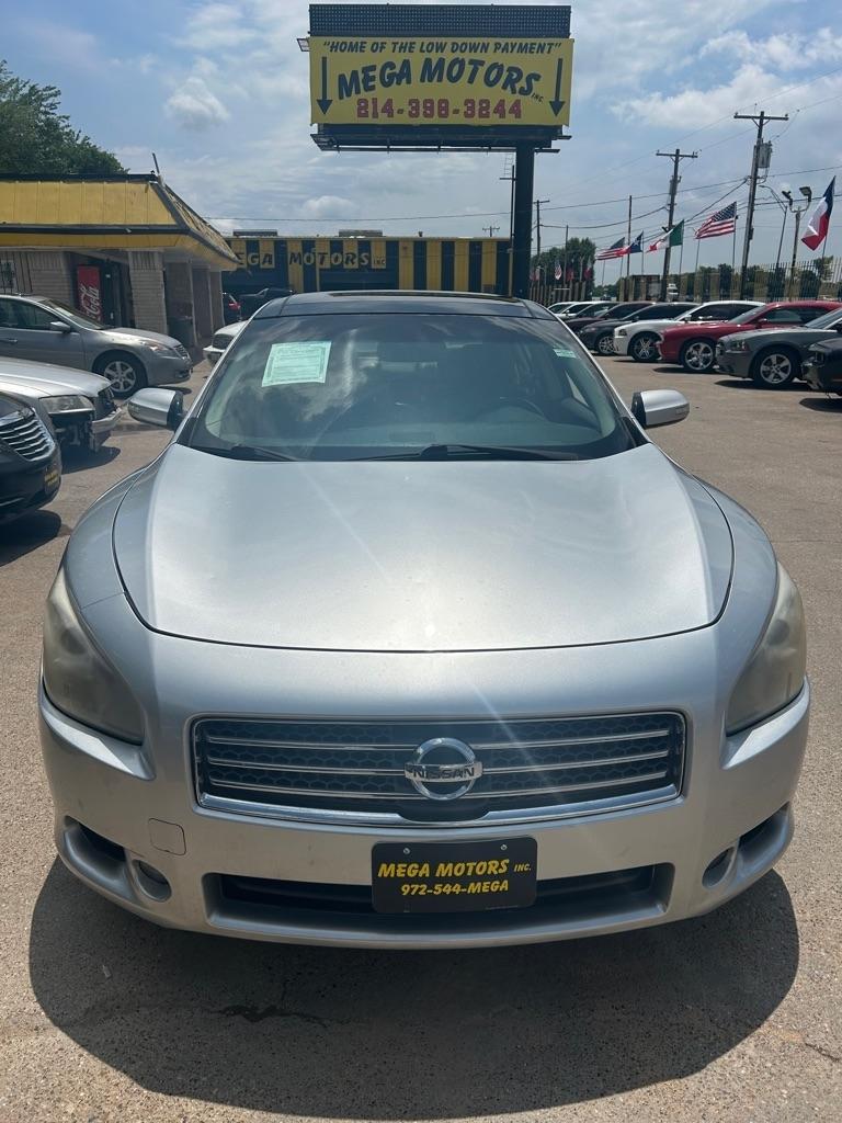 Nissan Maxima  2010