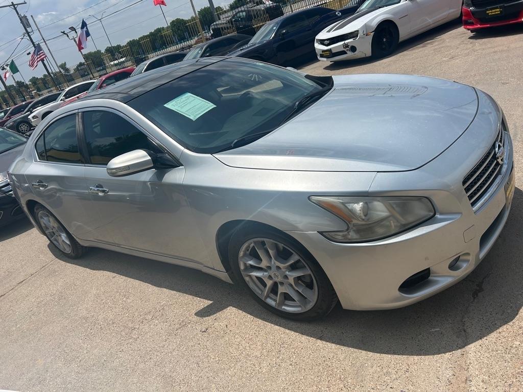 Nissan Maxima  2010