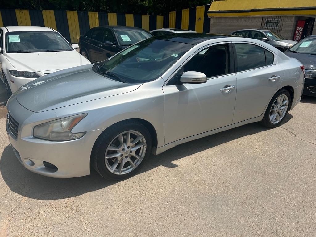 Nissan Maxima  2010