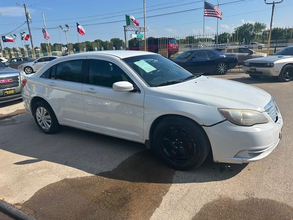Chrysler 200  2014
