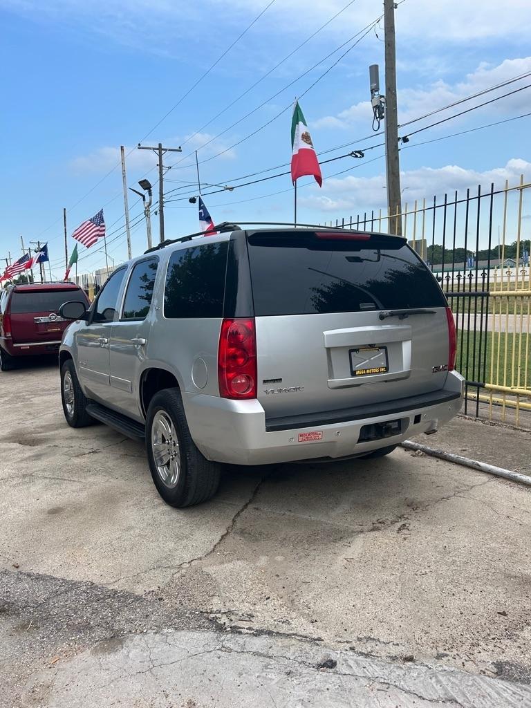 GMC Yukon  2011