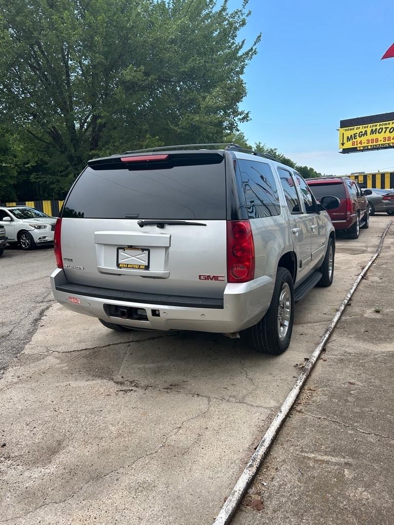GMC Yukon  2011