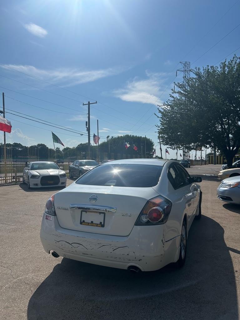 Nissan Altima  2012